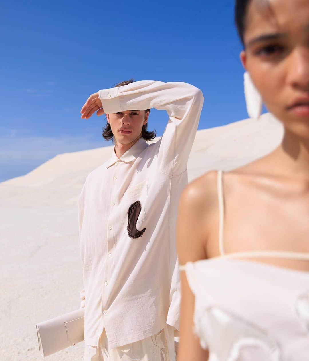 STYLE DU MONDEさんのインスタグラム写真 - (STYLE DU MONDEInstagram)「“LE PAPIER” @Jacquemus new collection photographed for @voguerunway @voguemagazine. Thank you to the lovely people at Vogue @nicolephelps @steffyotka @sammysuss @landon_neil @irenekim1 ❤️💕❤️‍🔥」7月20日 19時49分 - styledumonde