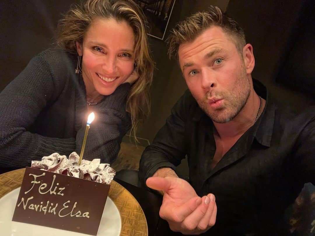 クリス・ヘムズワースさんのインスタグラム写真 - (クリス・ヘムズワースInstagram)「For those of you who speak Spanish you’ll notice that my Spanish has improved to a level of perfection here with a beautiful birthday message for @elsapataky 😜🎉」7月21日 5時13分 - chrishemsworth