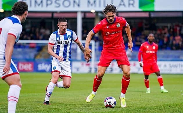 のインスタグラム：「90 minutes in the legs and a good shift from all the boys. Moving in the right direction! 3rd kit looking 🔥 @rovers」