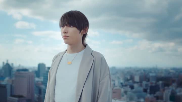 SKY-HIのインスタグラム：「SKY-HI出演！ デジタルハリウッド大学新WebCM ⁡ 『みんなを生きるな。自分を生きよう。2022夏』 本日7/20(水)22:00公開！🎥 ⁡ #みんなを生きるな自分を生きよう #デジタルハリウッド大学 ⁡ WebCMはデジタルハリウッド大学特設サイトでご覧いただけます！」