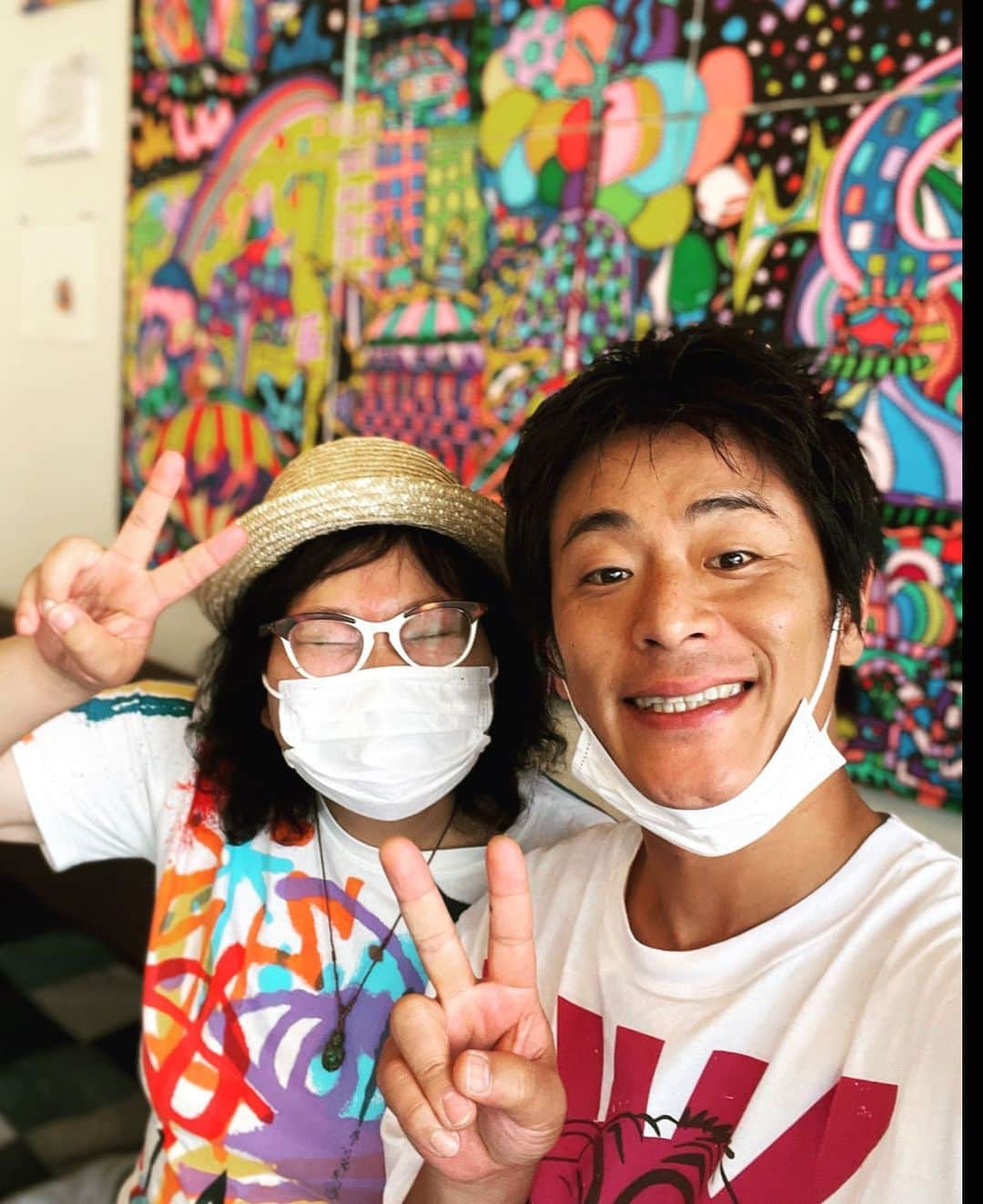 永井佑一郎のインスタグラム：「ひとみの個展に行ってきたよ🎨  原宿のかふぇなで8月7日までやってますよ！  行ける方は行ったげて！  僕はボールペンの絵が好きでした🙌」