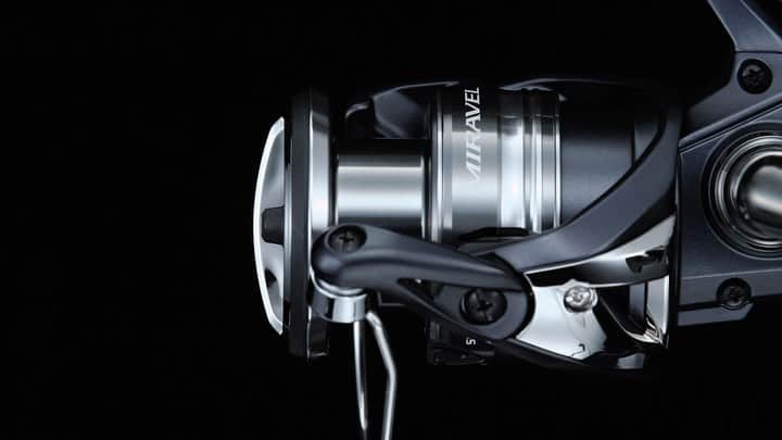 シマノ｜Fishingのインスタグラム：「NEW FOR 2022: MIRAVEL  The newest addition to Shimano's MagnumLite series of spinning reels, Miravel is a lightweight yet powerful reel with fierce versatility for the multi-species angler. Built utilizing Shimano's legendary carbon-infused CI4+ body to provide a lightweight platform and increased sensitivity, the Miravel also features Shimano's MagnumLite rotor to allow for an effortless startup and quick hooksets. Sporting a trifecta of Shimano premium reel technologies — cold-forged HAGANE Gear, SilentDrive and X-Ship — provides durable gearing with tighter tolerances for smoother reeling performance. Fish confidently with Miravel in hand, the newest member of the MagnumLite series is ready for the challenge.  Experience the latest from Shimano at our link in bio.  Features:  MagnumLite Rotor CI4+ Cross Carbon Drag (C5000) CoreProtect G-Free Body HAGANE Gear Propulsion Line Management System SilentDrive X-Ship  #FishShimano #ShimanoMiravel #Miravel」