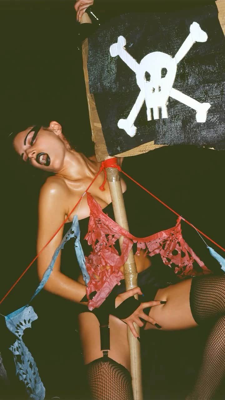 ValGarlandのインスタグラム：「What happened when the beloved artist and children’s TV presenter Tony Hart illustrated the kid inside @jgalliano's childhood-inspired Autumn/Winter 2000 collection?  @libertyross by @nick_knight for POP Magazine   @kegrand @thevalgarland @sammcknight1   Watch the full project on SHOWstudio.com @showstudio」