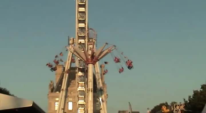 ジョーダン・ダンのインスタグラム：「FUNFAIR 🎢🎡🎠🎟🫶🏾  SIDE NOTE: I’m really understanding that when you get stuck in life the only person that can save you is YOU! Lol watch till the end x」