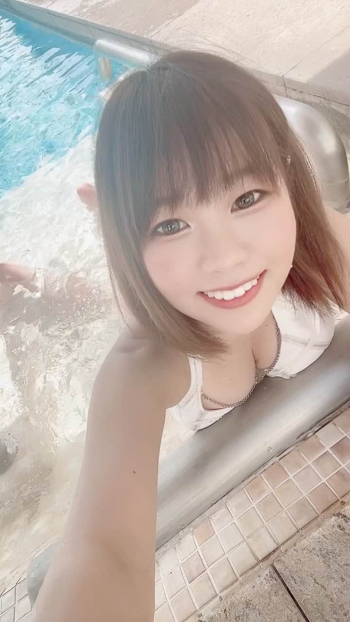 えれなのインスタグラム：「今日りささんBD🎂💓皆さんバーレスクに集合です(*˙꒳˙*)‧⁺✧*  . . #バーレスク大阪#バーレスク大阪えれな  #バーレスク#バーレスク東京 #北新地#大阪観光  #ショートカット  #ショートヘア#ショートヘアー女子  #童顔女子#ロリ#プール #アイドル#プール付きホテル  #ロリ巨乳#神戸みなと温泉蓮  #グラビア撮影 #ロリ顔 #大阪#梅田#ショートヘアー  #グラドル自撮り部 #童顔巨乳 #エンタメ活動を止めない  #burlesque#burlesqueosaka #burlesquetokyo#gravureidol  #gravure#japanesegirl」