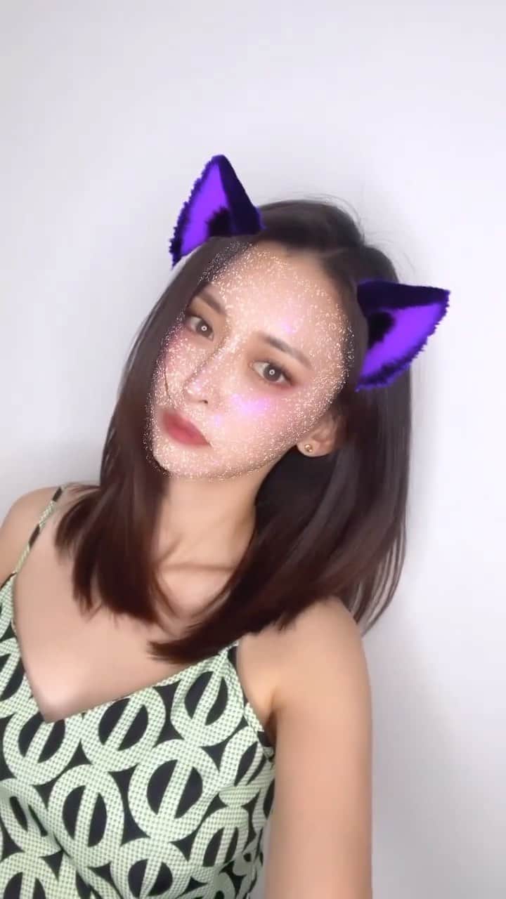 ホ・ヨンジュ のインスタグラム：「🔮💜  . . #단발 #중단발 #헤어 #마이오헤어 #중단발레이어드컷」