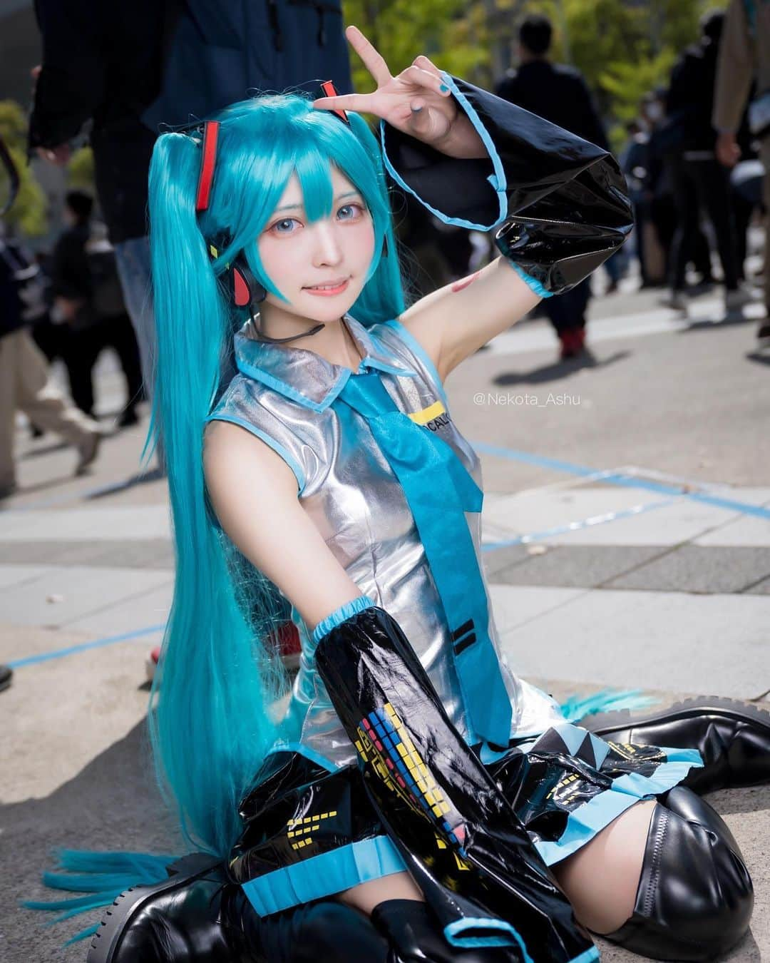 猫田あしゅのインスタグラム：「初音ミク .  #vocaloid #vocaloidcosplay  #vocaloids  #hatsunemiku  #hatsunemikucosplay  #初音ミク  #初音ミクコスプレ  #ボカロ  #ボーカロイド  #ボカロコスプレ  #ボーカロイドコスプレ  #miku #mikuhatsune  #hatsune #hatsune_miku  #mikucosplay #cosplay #cosplaygirl #cosplayphoto #cosplayer #cosplayphotography #コスプレ #コスプレイヤー #コスプレ女子 #コスプレ撮影 #角色扮演 #角色扮演者   #ニコニコ超会議 #ニコニコ超会議2022 #ニコニコ超会議コスプレ」