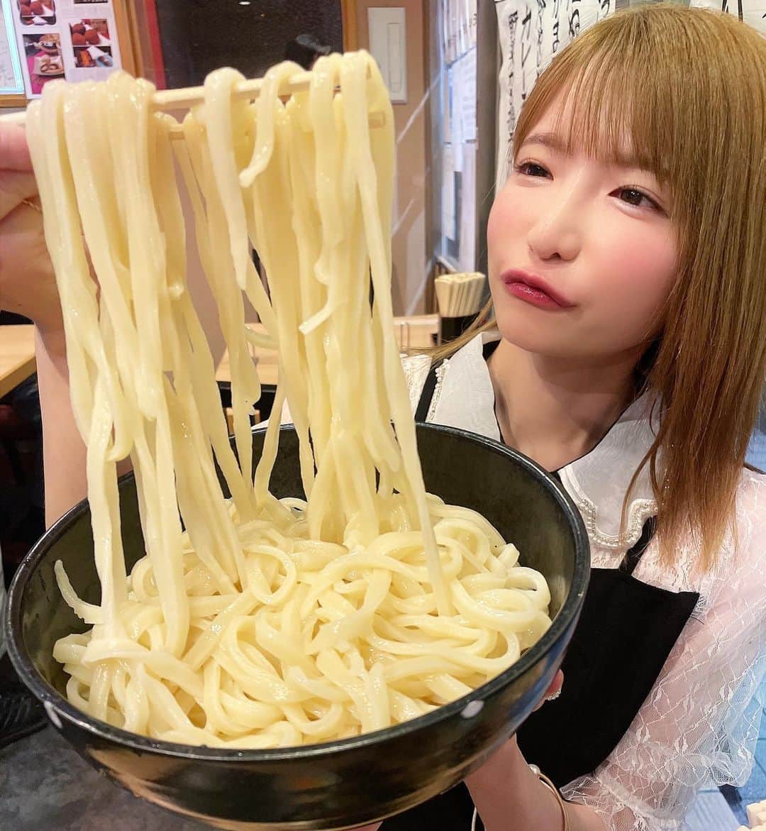 のインスタグラム：「おうどん部🤤💗　 　 #おうどん #おうどん部#もえあず#エラバレシ#大食い#大食い女子 た#麺好き」