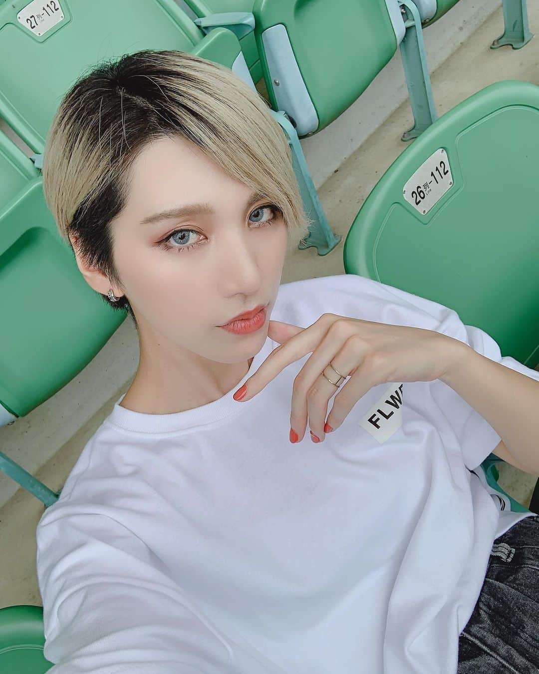 のインスタグラム：「@a_clinic_ginza の辻大成先生 @aclinic_taisei に1day小顔脂肪吸引をお願いしてきたよ✨  顔の輪郭がぼやけてきたのが悩みだったので思い切って受けてみたら顔のサイズがワンサイズ小さくなって嬉しい☺️🙌  今回はたいせい先生にお願いしたんだけど3次元クラウドみたいな方で とてもフレンドリーにお話してくださって優しかったです✨  また経過報告します🌸  #辻大成 #aclinic #aクリニック #エークリニック #aclinic銀座 #aclinic横浜 #aclinic新宿#aclinic名古屋#美容外科 #美容皮膚科 #1day小顔脂肪吸引 #1day小顔  #脂肪吸引 #小顔 #美肌 #二重あご #フェイスライン #糸リフト #aスレッド #顔痩せ #部分やせ #小顔整形  #小顔になりたい #横顔美人」