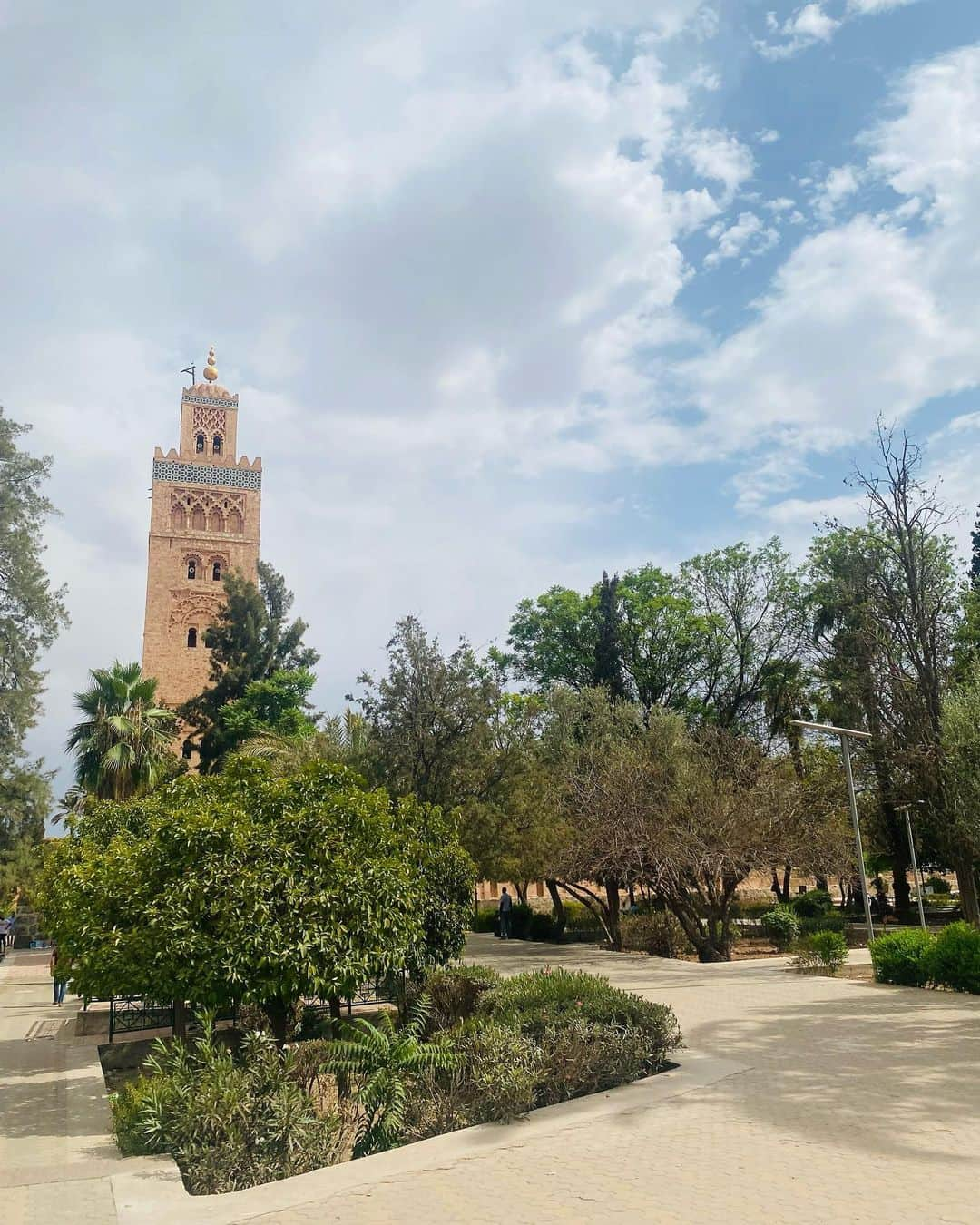 ユナ・デュフネさんのインスタグラム写真 - (ユナ・デュフネInstagram)「La Médina 🇲🇦 . . . #Maroc #Marrakech #Medina #OldTown #Hot #Summer #City #Mosquee #Koutoubia #kutubyya #minaret」7月21日 17時38分 - youna_d