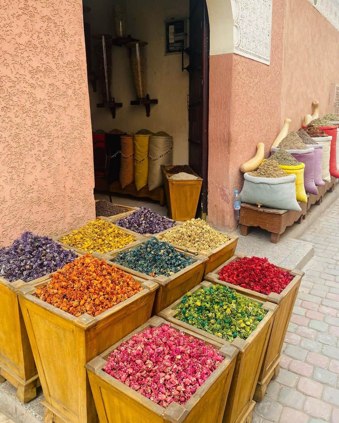 ユナ・デュフネさんのインスタグラム写真 - (ユナ・デュフネInstagram)「La Médina 🇲🇦 . . . #Maroc #Marrakech #Medina #OldTown #Hot #Summer #City #Mosquee #Koutoubia #kutubyya #minaret」7月21日 17時38分 - youna_d