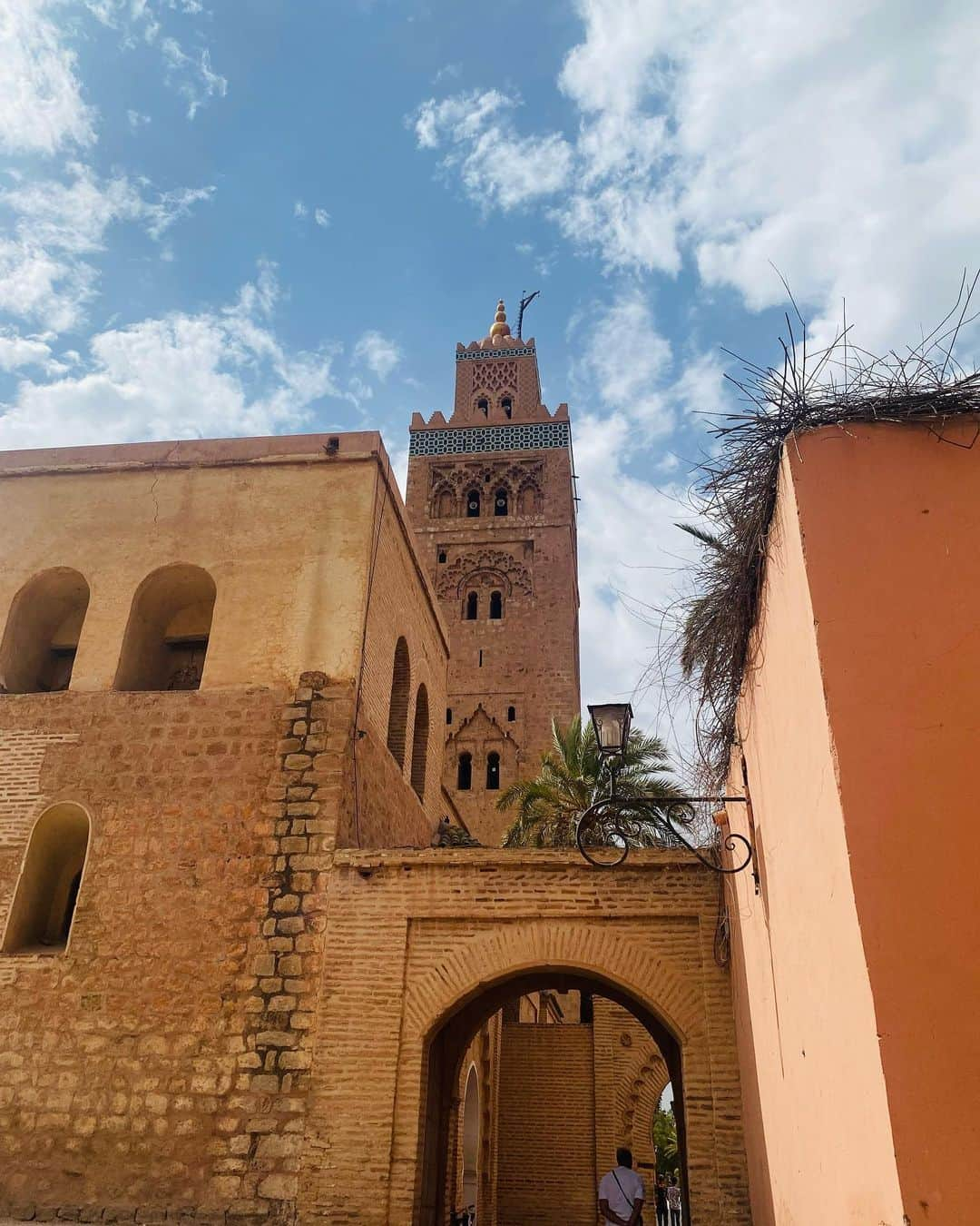 ユナ・デュフネさんのインスタグラム写真 - (ユナ・デュフネInstagram)「La Médina 🇲🇦 . . . #Maroc #Marrakech #Medina #OldTown #Hot #Summer #City #Mosquee #Koutoubia #kutubyya #minaret」7月21日 17時38分 - youna_d