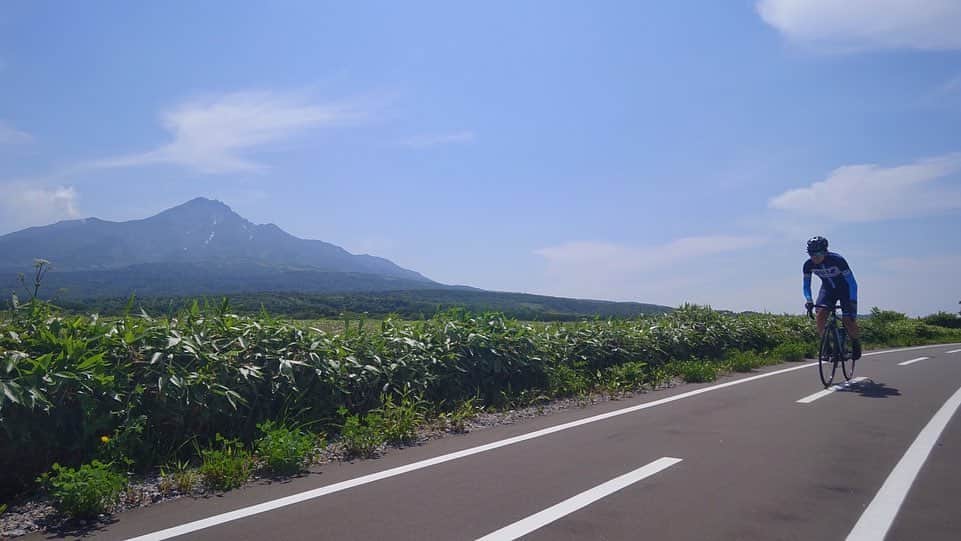 一戸誠太郎のインスタグラム：「🏕利尻合宿 . .  7/14-7/17 北海道利尻町⛰ 大自然、良い人達に囲まれて充実した合宿を行うことができました🚴🏋️‍♀️ #利尻島 #ana #スケモリ隊」