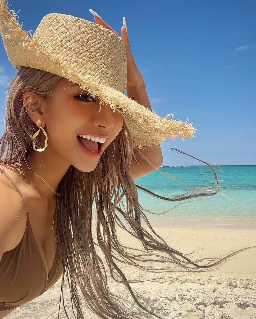 華のインスタグラム：「陽キャ🌺💖」