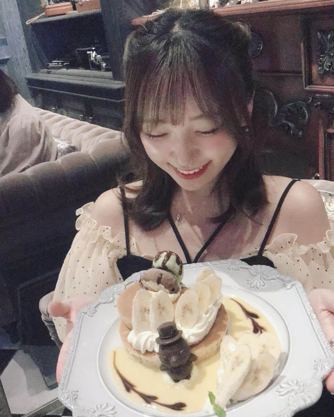 永瀬那奈のインスタグラム：「#パンケーキ たべたよ！ れみちゃんのも美味しそうだったけど れみちゃんの写真は私の手元にない。 ざんねんまる🥸」