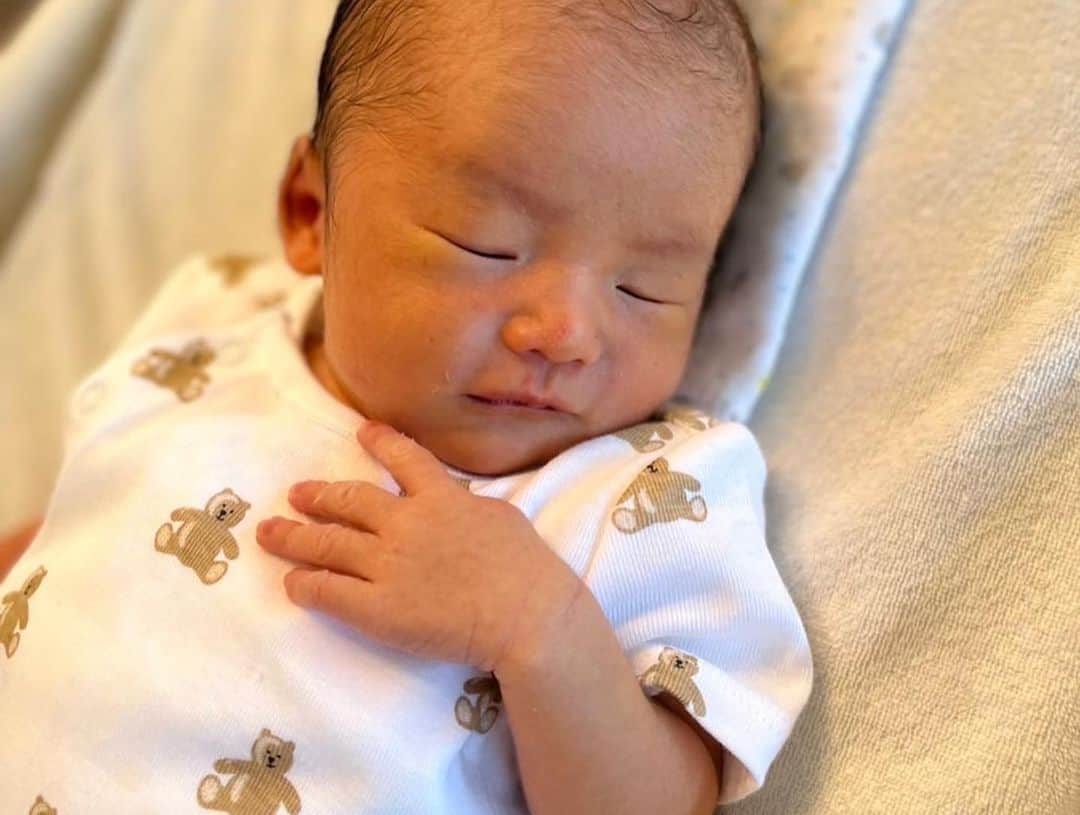 平尾壮さんのインスタグラム写真 - (平尾壮Instagram)「遅くなりましたが、先月6月25日に第一子の男の子が産まれました！  妻と息子とわんこの為に頑張る！ それしかない！」7月21日 18時43分 - hiraosou