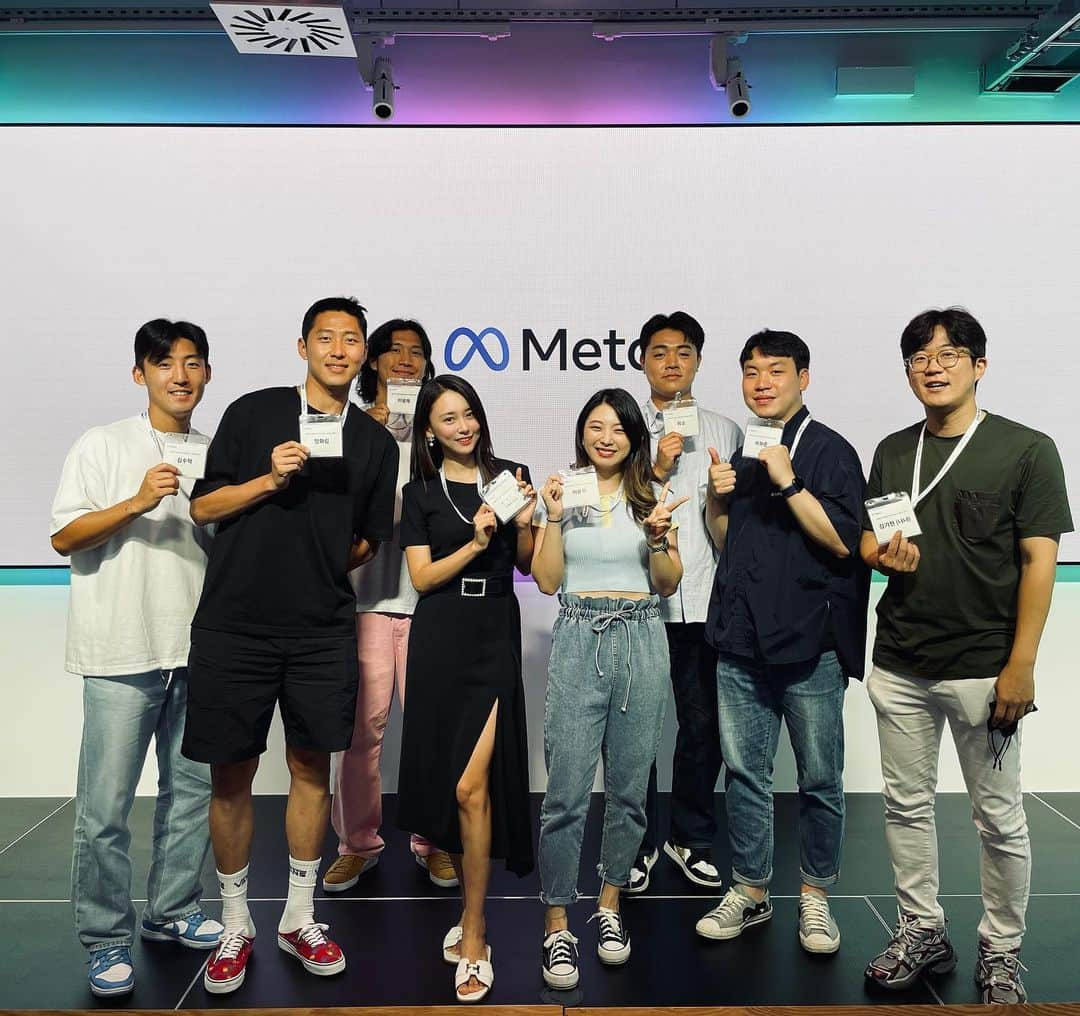 ホ・ヨンジュ のインスタグラム：「#Meta Creator Summer Camp 2022♾💙 메타 한국 본사 초대받아 다녀왔어요~! @meta   메타 대표 크리에이터들과 함께 앞으로 어마어마하게 성장할 메타의 미래를 보고온 날😉   다다음주는 샌프란 메타 미국 본사 방문예정! 크리에이터이코노미를 열어갈 메타와 함께 폭풍 성장해봅시다 😛💙  #meta #facebook #instsgram  #creator #메타 #페이스북 #인스타그램 #인플루언서 #썸머캠프」