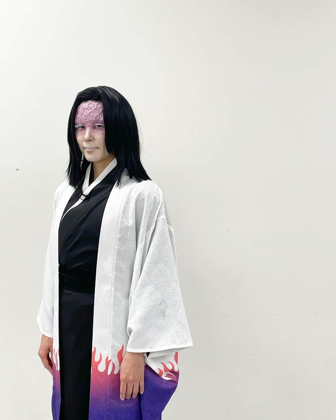 山口もえのインスタグラム：「・  わかったかな？  ぐるナイ📺のダレダレ？コスプレショーで コスプレしていたのは私です！！  メイク時間2時間 プロフェッショナルなスタッフの皆さんの姿に 感動しっぱなしでした♡👏 貴重な体験をありがとうございました…  #ぐるナイ #📺 #TV #コスプレ #わかったかな?」