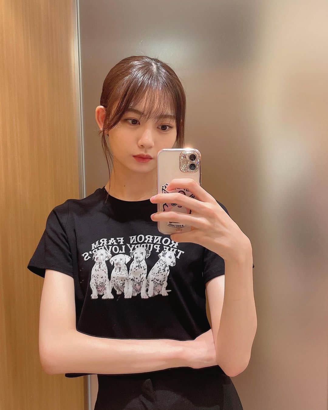 安村真奈のインスタグラム：「わんわん🐶  #tシャツ」