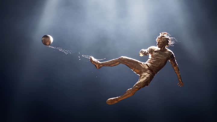 ヨハン・クライフのインスタグラム：「🔵🔴 @fcbarcelona launches “In a way, immortal”, the first art NFT in the club’s history, that will be auctioned at @sothebys New York: An audiovisual digital artwork recreating @johancruyff’s legendary 1973 flying kick and goal. The bidding has started. (Link in bio)」