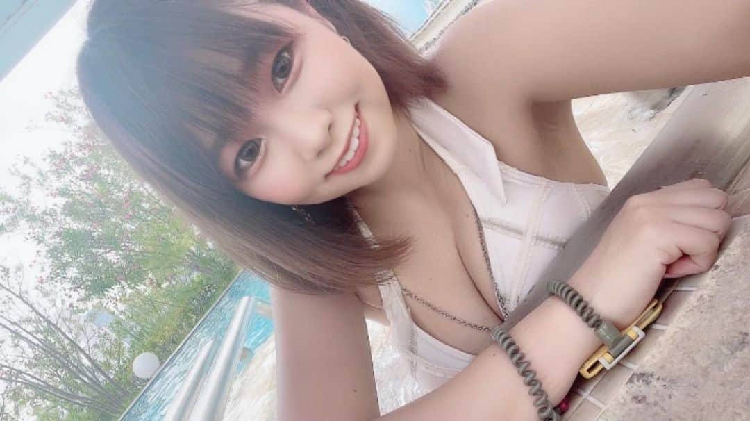 えれなのインスタグラム：「りささんバースデー本当に素敵な空間で 幸せな気持ちでいっぱい😭❤️ もちろんりささんの人柄もあってこそ ファンの皆さんもお客様も 本当に暖かくて、、、😭❤️  バーレスク大阪って改めて 素敵な場所だなぁと思いました😌✨  やっぱり応援してくれるひとの 力って偉大ですね💪💕私も頑張ろう😊  . . #バーレスク大阪#バーレスク大阪えれな  #バーレスク#バーレスク東京 #北新地#大阪観光  #ショートカット  #ショートヘア#ショートヘアー女子  #童顔女子#ロリ#プール #アイドル#プール付きホテル  #ロリ巨乳#神戸みなと温泉蓮  #グラビア撮影 #ロリ顔 #大阪#梅田#ショートヘアー  #グラドル自撮り部 #童顔巨乳 #エンタメ活動を止めない  #burlesque#burlesqueosaka #burlesquetokyo#gravureidol  #gravure#japanesegirl」