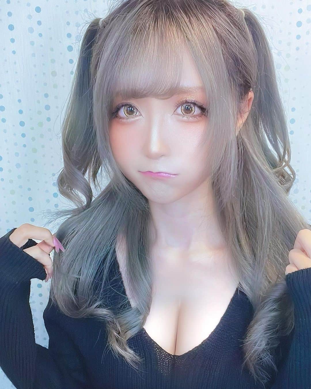 華密美琉さんのインスタグラム写真 - (華密美琉Instagram)「めちゃレアなハーフツインテのカモミールだぞ！  🦋🤍🦋🤍🦋🤍🦋🤍🦋🤍🦋  7/23の生誕祭イベント追加情報🎂💙 オリジナル衣装グッズの物販！ ライブステージは前半後半であるよ！  #カモミール生誕祭2022 Day.1 2022年7月23日(土)13:00-21:00 ライブ前半13:30〜 後半14:15〜  🌼参加申し込みは🌼 https://lineblog.me/chamiblog/archives/2965449.html Twitter▶︎▶︎▶︎ @chamomile_chami   🆕ライブのセトリを公開中🆕 https://lineblog.me/chamiblog/archives/2979842.html ラインブログ▶︎▶︎▶︎chamiblog  🦋🤍🦋🤍🦋🤍🦋🤍🦋🤍🦋  ♡♡♡雑誌掲載のお知らせ♡♡♡  COSPLAYMODE 9月号 (8月3日発売) に喜多川海夢ちゃんのコスプレでCOSDXの広告モデルとして掲載されます🪡🤍  配信イベ応援ありがとうございました！ みんなで勝ち取った１位うれしいね！！ 後日祝配信するから投稿チェックよろ🤍 #コスプレイモード #COSDX  https://twitter.com/chamomile_chami/status/1548294667904512002?s=21&t=DQJF76z9Fegb5d7wSHxpGw  【 着せ恋 】コスプレ雑誌に載るよ！！ youtu.be/f0cnhtD1OLY   チャンネル登録と高評価よろ♡♡♡ 応援コメントもお待ちしてますッ！！  🦋🤍🦋🤍🦋🤍🦋🤍🦋🤍🦋  #chamomilecosplay  #カモミール生誕祭2022  #カモミールコスプレ #cosplayer  #cosplaysexy  #cosplaygirl  #cosplaying  #cosplayphoto  #cosplays」7月22日 6時44分 - chamomile_chami
