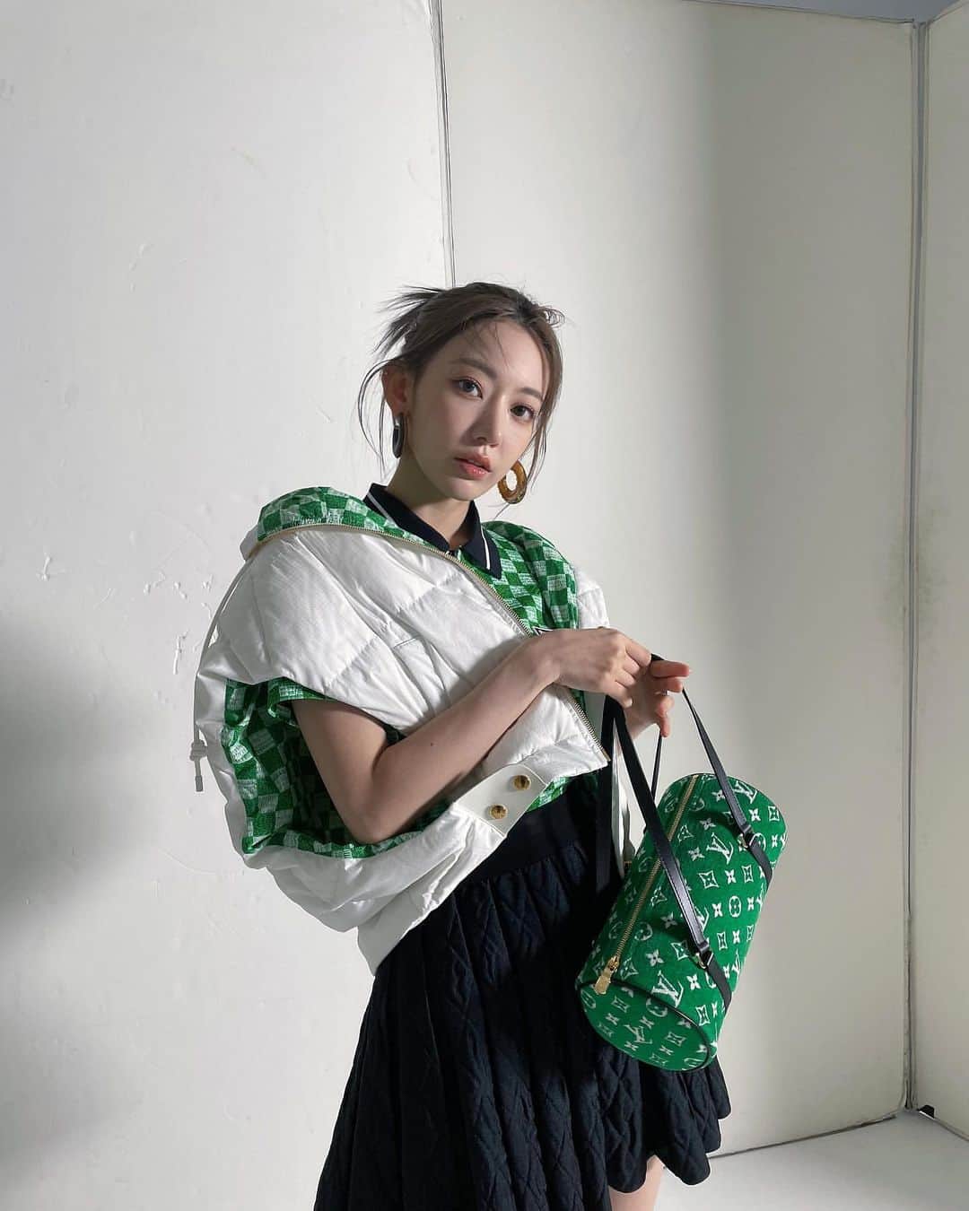 h3artbrak3rsのインスタグラム：「#repost @39saku_chan via @PhotoAroundApp  . #LouisVuitton #harpersbazaarjapan #하퍼스바자  #SAKURA #미야 와키사쿠라 #사쿠라  #宮脇咲良 #咲良  #LE_SSERAFIM #르세라핌」