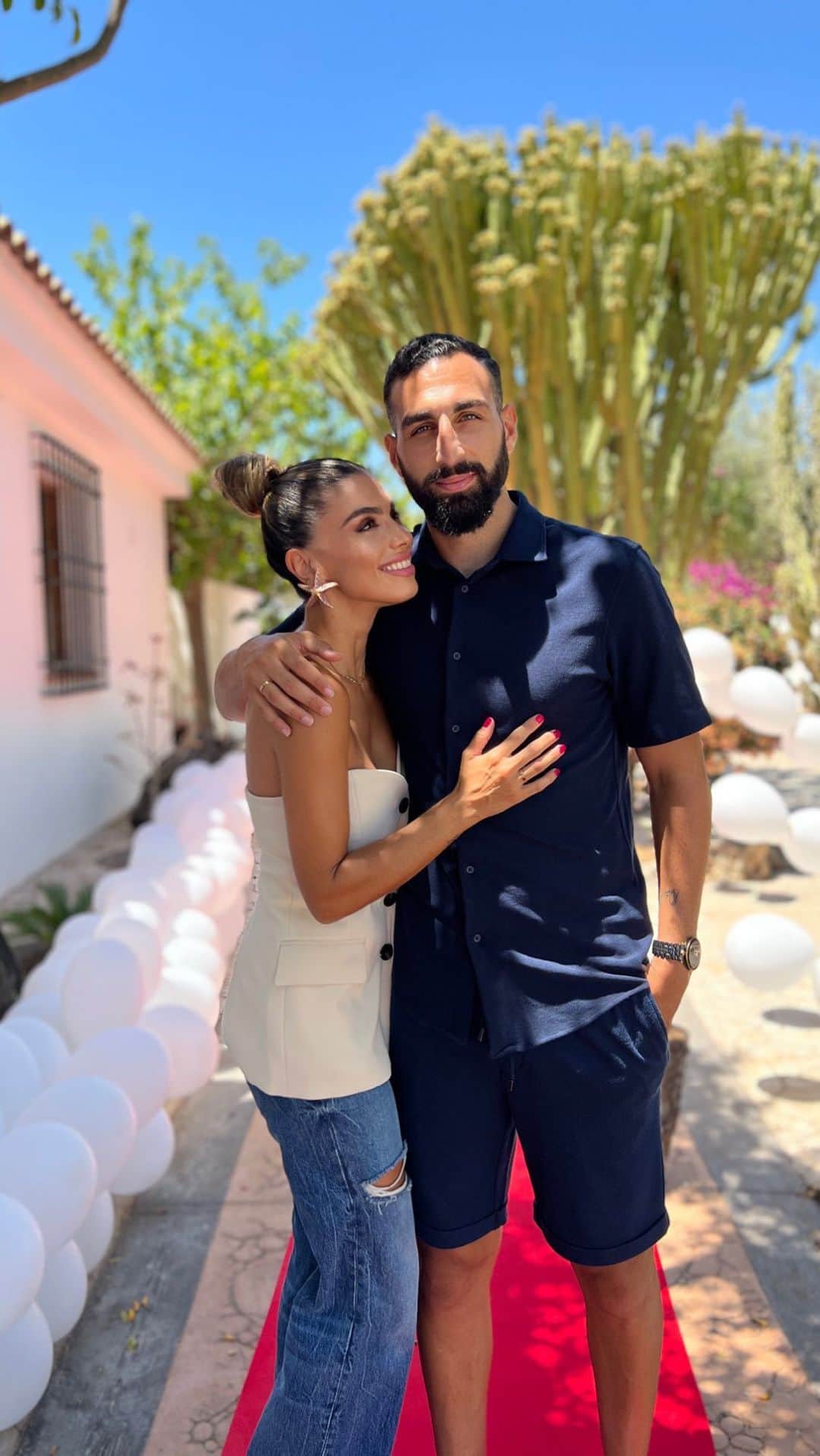ホセ・ロドリゲスのインスタグラム：「@tamarallagas Marido y Mujer 💍💍 21-07-2022 👰‍♀️ 🤵‍♂️ ❤️♾ #lamujerdemissueños」