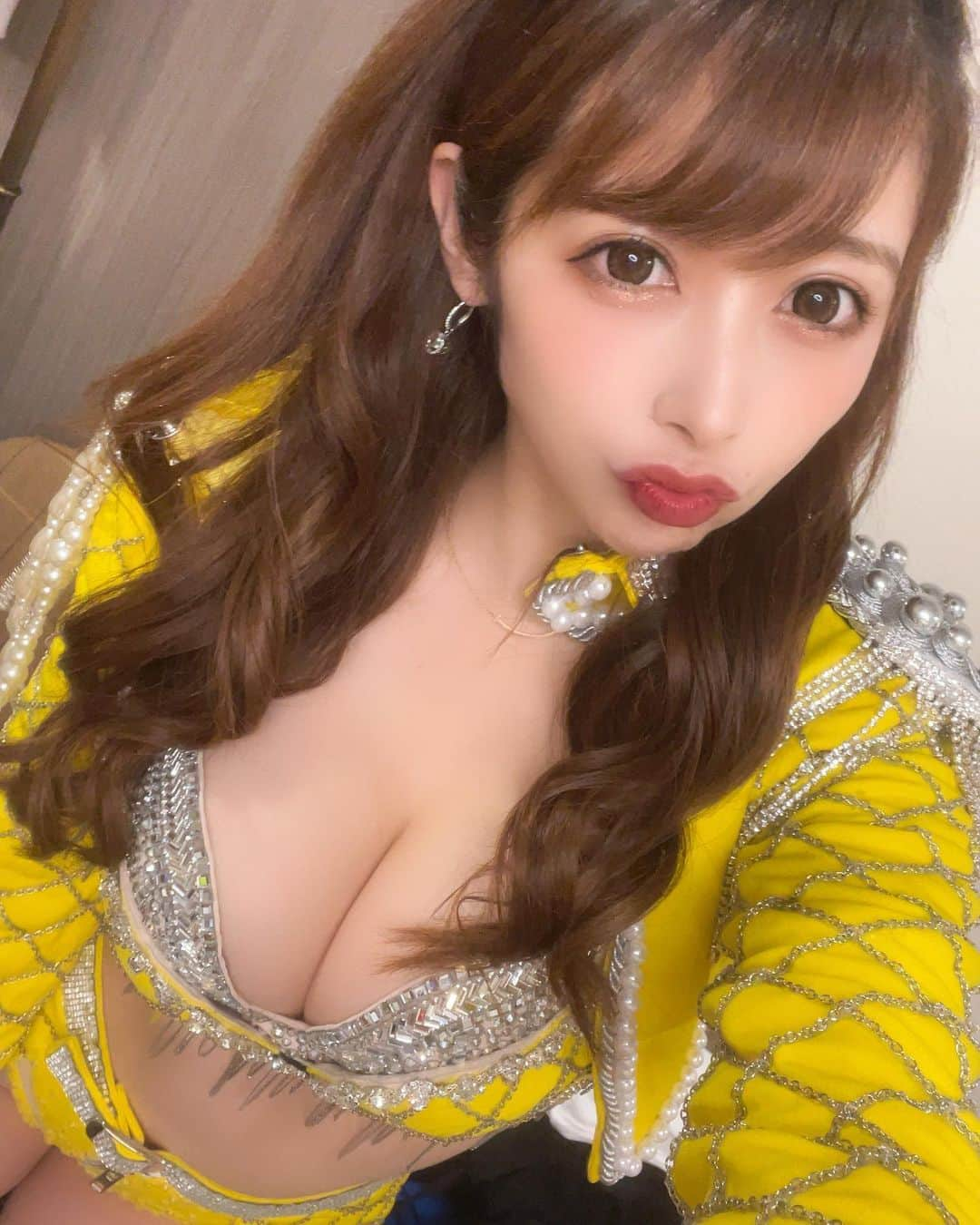 みのりのインスタグラム：「. 今は何をやるべきなのか 分からなくなる毎日です🌀❤️ ゲリラインスタライブ 始めることが増えるかもw . . #バーレスク東京 #みのり生誕祭 #８月１０日」