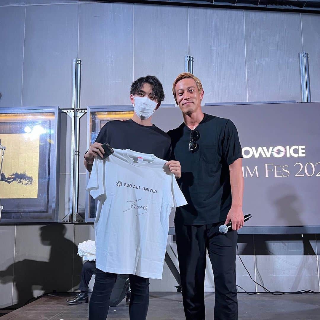 三浦 裕太のインスタグラム：「本田圭佑さんのお陰で凄くいい経験が出来ました⚽️ Tシャツまでありがとうございました✌️ 更に今後が楽しみになりました✨  #このまま突き進む #グローバルで挑戦」