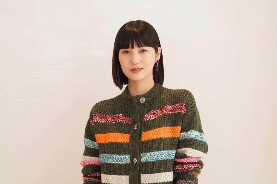 新井貴子のインスタグラム：「「ガブリエル・シャネルの秘密」スペシャルトーク  世界的に名高いフランスのラグジュアリーメゾン「CHANEL」について、様々な分野で活躍されている皆さんと語らせていただきました。  TVerにて公開中。  是非、皆さんにも観ていただきたいです🫶🏻🌟  Styling by @rena_semba  Make up by @nobukomakeup  Hair by @shotaro.ao」