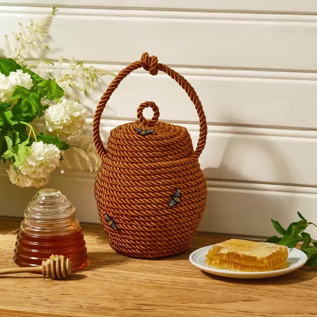 ルルギネスのインスタグラム：「We're buzzing about our new woven Bee Hive bag - your summer basket bag with a playful twist 🐝  #LuluGuinness」