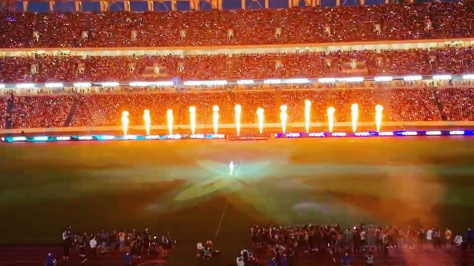 雅-MIYAVI-のインスタグラム：「For my fans who couldn’t watch on TV.  As a man who dreamt to be a professional soccer player when he was young, it was such an honored moment to play in the field.   It was quite experience to be alone in the field by myself surrounded by 65,000 ppl in the stadium.   It’s not a place to play by yourself. It’s a place you play and chase your dream with your team mates. I was also playing with the band members, staff and my fans as well.   I’m glad that I didn’t give up playing the guitar after I got injured and lost my dream to be a soccer player.   Thanks everyone who made this happen.  With big respect to all the players and everyone who was there.  テレビで見れなかったみんなに。  さすがにフィールドに１対６５０００は痺れました。  ていうか、そもそもサッカーフィールドは一人で走り回る所じゃないよね。  限りなく全てが遠かった（笑）  フィールドは、チームや仲間と一緒に夢を追いかける所。俺もバンド、スタッフ、そしてファンのみんなの応援を感じながら演奏していました。本当にありがとう。心強かったです。  今回、昔ずっとサッカー少年だった僕をピッチに立たせてくれた制作チームの皆さんに感謝です。  サッカーは怪我で諦めてしまったけど、ギターを続けてきてよかった。  ありがとう、音楽の神様。」