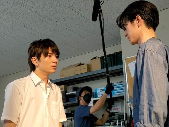 純愛ディソナンスのインスタグラム：「🔷ここみせ👀#純愛ディソナンス🔷  2話で 正樹（#中島裕翔）に慎太郎（#髙橋優斗）が苛立ちをぶつけるシーン  感情が爆発した慎太郎から、髙橋さんに戻った瞬間です😅  ⚠️まだ間に合う⚡️ 怒涛の展開の衝撃ラブサスペンスは #TVer で配信中‼️  #愛ナンス #3話は7月28日 #木曜よる10時」