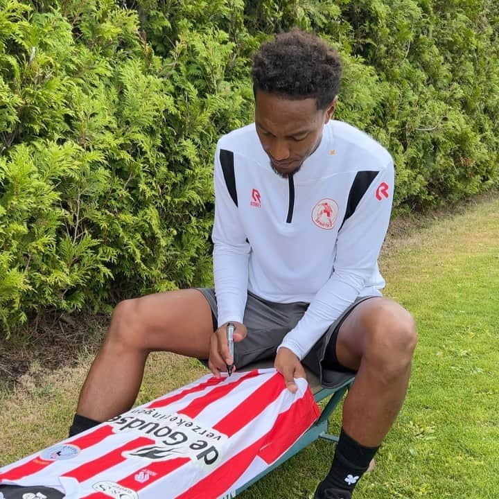 ジョナサン・デ・グズマンのインスタグラム：「Like this post & follow @spartarotterdam and @jdeguz to win this signed shirt!」