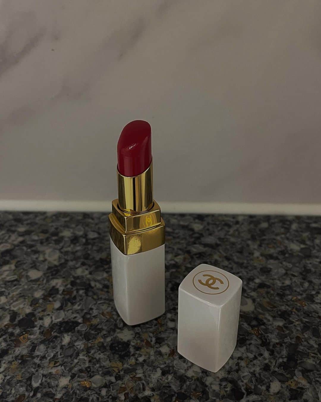 のインスタグラム：「@chanel.beauty  マイベストコスメ♥︎」
