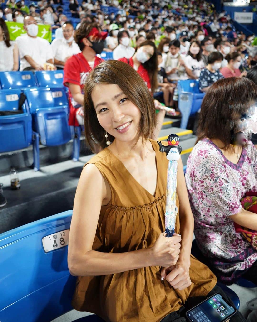 のインスタグラム：「まけほー  ①しょぼーん。 7回おわって球場出てラーメン食べて帰宅したら 逆転されてた… orz ②空中くるりんぱ ③夏恒例の球場花火 ④最近たくさん並木くん見てれ嬉しいのです😊  今週もお疲れ様でした。 今日は生秋山見れて嬉しかったな。 明日は森下くんだから早めに行かなければ！ て、まるでカープファンみたいな発言。笑笑  2022観戦 25戦目 #坂元野球観戦記録 観戦試合 18勝7敗0分  #神宮球場 #ヤクルトスワローズ #ヤクルト戦  #広島戦 #カープ戦 #広島カープ #プロ野球 #野球の楽しみ方は人それぞれ」