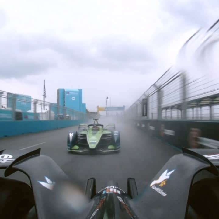 ルーカス・ディ・グラッシのインスタグラム：「From the moment it started to rain until a double whack in T6…  Check out this exclusive onboard !  NY ePrix 🇺🇸   #FIAFormulaE #FormulaE #Electric #ElectricVehicle #Racing #Motorsport #Boss #ABB #ABBgroup #EY #CabinAir #Enerzee #ZeroSummit #Technology #DiGrassi #LucasDiGrassi #Automobilismo #ElectricCar #EV #BellHelmets #VenturiRacing #RokitVenturiRacing #CabinAir」