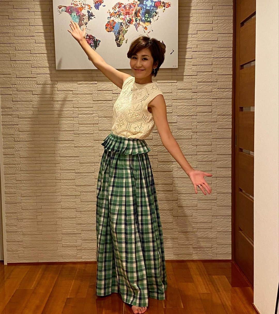 森上亜希子のインスタグラム：「Dramaticな夜を過ごしました♡ 大好きな祥子ちゃんBirthday Dinnerからの2人でBar。 久しぶりのBarにテンション上がりました。笑  最後の写真なんて楽し過ぎてブレブレ🤣  こうやって、心の底から楽しめて何でも話せる心友の祥子ちゃんに感謝。  いつも、本当にありがとう♡  4○歳が祥子ちゃんにとって幸多き笑顔溢れる一年でありますように‼️  #感謝 #心友 #大好き #アラフォー #mamalife #自分時間 #tennis #テニス」