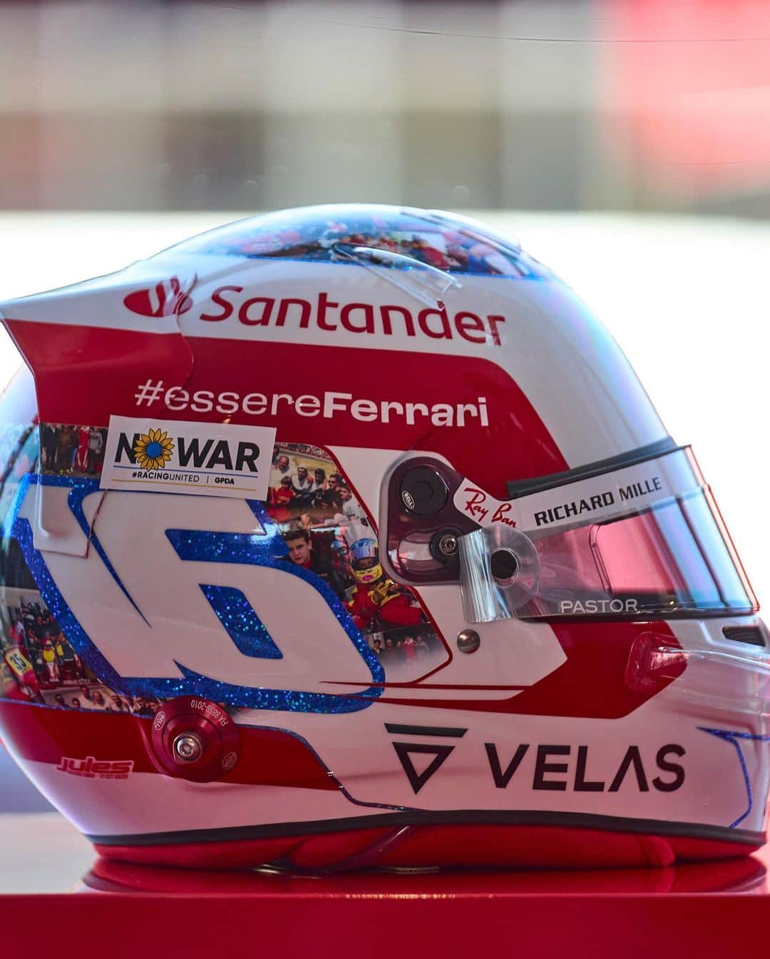 シャルル・ルクレールさんのインスタグラム写真 - (シャルル・ルクレールInstagram)「Special helmet for a special journey ❤️ All the angles of @Charles_Leclerc’s #FrenchGP helmet 🇫🇷  #essereFerrari 🔴 #F1 #Charles16」7月22日 22時44分 - charles_leclerc