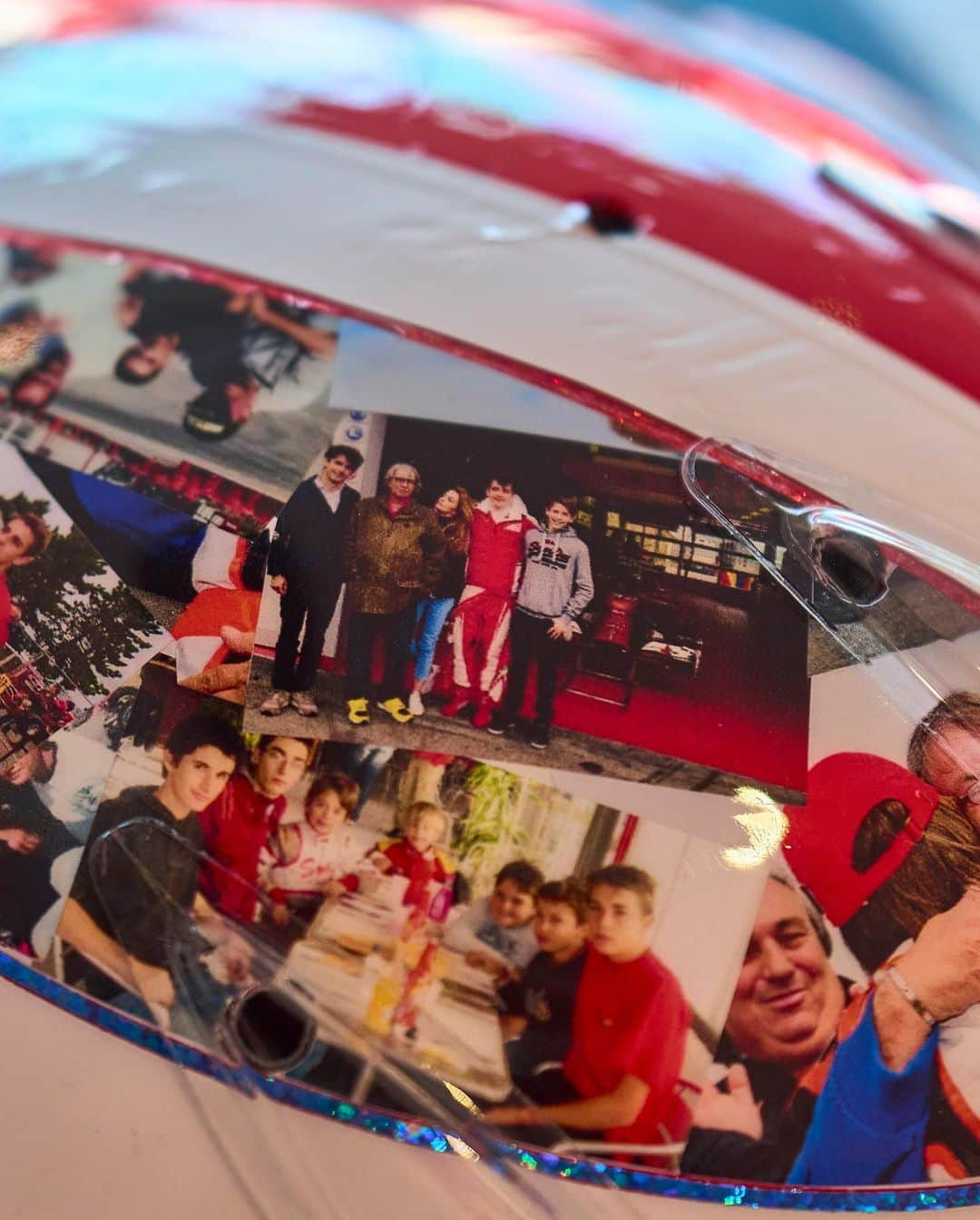 シャルル・ルクレールさんのインスタグラム写真 - (シャルル・ルクレールInstagram)「Special helmet for a special journey ❤️ All the angles of @Charles_Leclerc’s #FrenchGP helmet 🇫🇷  #essereFerrari 🔴 #F1 #Charles16」7月22日 22時44分 - charles_leclerc