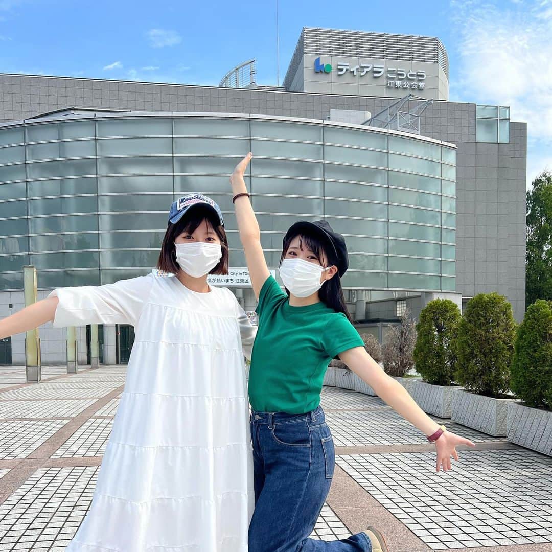 加藤一華のインスタグラム：「. 無事、今日コンサートの リハーサルを終えました！🎼  いよいよ明日から ツアースタートです💃🎤✨ 来られる方は楽しみましょう！🎻  ＼嬉しいお知らせ！／  ■7/27(水)16:00〜 東京オペラシティ公演のYouTube生配信が決定🌈 ボンボンアカデミーで配信します！ ぜひお家からも楽しんで下さい🏠  ※アーカイブは未定です。 時間になったらYouTubeチャンネル 「ボンボンアカデミー」を開いてね！  〜〜〜〜〜〜〜  《0歳からのファミリ―コンサート いっちー＆なるのオーケストラといっしょ ～親子で歌って踊ってGOGOGO～ 》  【日程】 7/23 ティアラこうとう 7/24 調布市グリーンホール 7/26,27 東京オペラシティ 7/29 美喜仁桐生文化会館(群馬) 7/30 深谷市民文化会館(埼玉) 7/31 ウェスタ川越(埼玉)  🌈全日程昼夜２公演 昼13:00〜☀️／夜16:00〜🌙 (全6会場14公演)  公演中の出入りは自由🙆‍♀️ 客席も真っ暗になりません。 ０歳から大人まで楽しめます🎻✨  🎉スペシャルゲスト出演決定！🎉 7/27(水)16:00〜 @東京オペラシティコンサートホール 「エビカニクス」でお馴染みの ケロポンズさんが遊びにきてくれるよ🍤  ▽チケットはこちらから🎫 https://udo.jp/concert/ichinaru_familyconcert  #ボンボンアカデミー #いちなる #コンサート #東京シティフィルハーモニック管弦楽団  #海老原光さん  #ティアラこうとう」