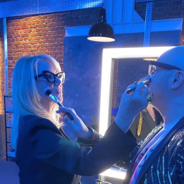 ValGarlandのインスタグラム：「Say like it is @dominic_mua ❗️❗️❗️」