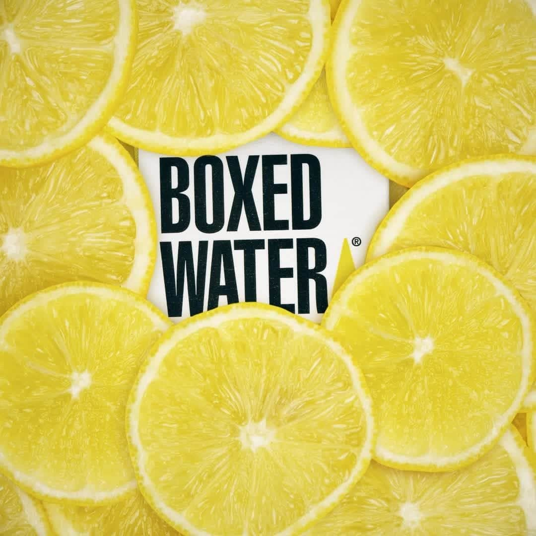 BoxedWaterのインスタグラム：「Add a little zest to your day. 😉🍋」