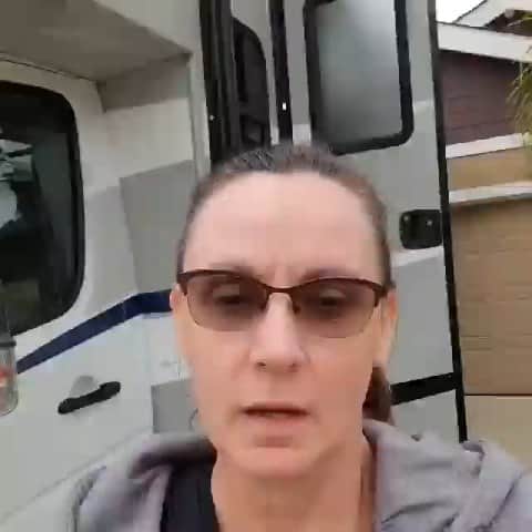 のインスタグラム：「Thrilled that the @jasonheiglfoundation was able to help support the amazing work of rescue groups @hollywood_huskies and @halohuskyhaven with the purchase of the HuskyMobile! This life saving RV will make vital trips transporting dogs scheduled to be killed in Los Angeles shelters, to safety and new homes in Canada and other locations. ❤     #rescuedogs #rescue #adoption #huskymobile #huskyrescue #rescuehusky #huskysofinstagram」