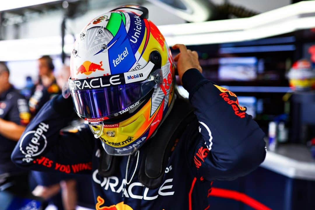 セルジオ・ペレスさんのインスタグラム写真 - (セルジオ・ペレスInstagram)「It has not been a good Friday, there’s a lot of work to do and plenty to improve. #FrenchGP  No ha sido un buen viernes, mucho por trabajar y mejorar. #nevergiveup」7月23日 2時36分 - schecoperez