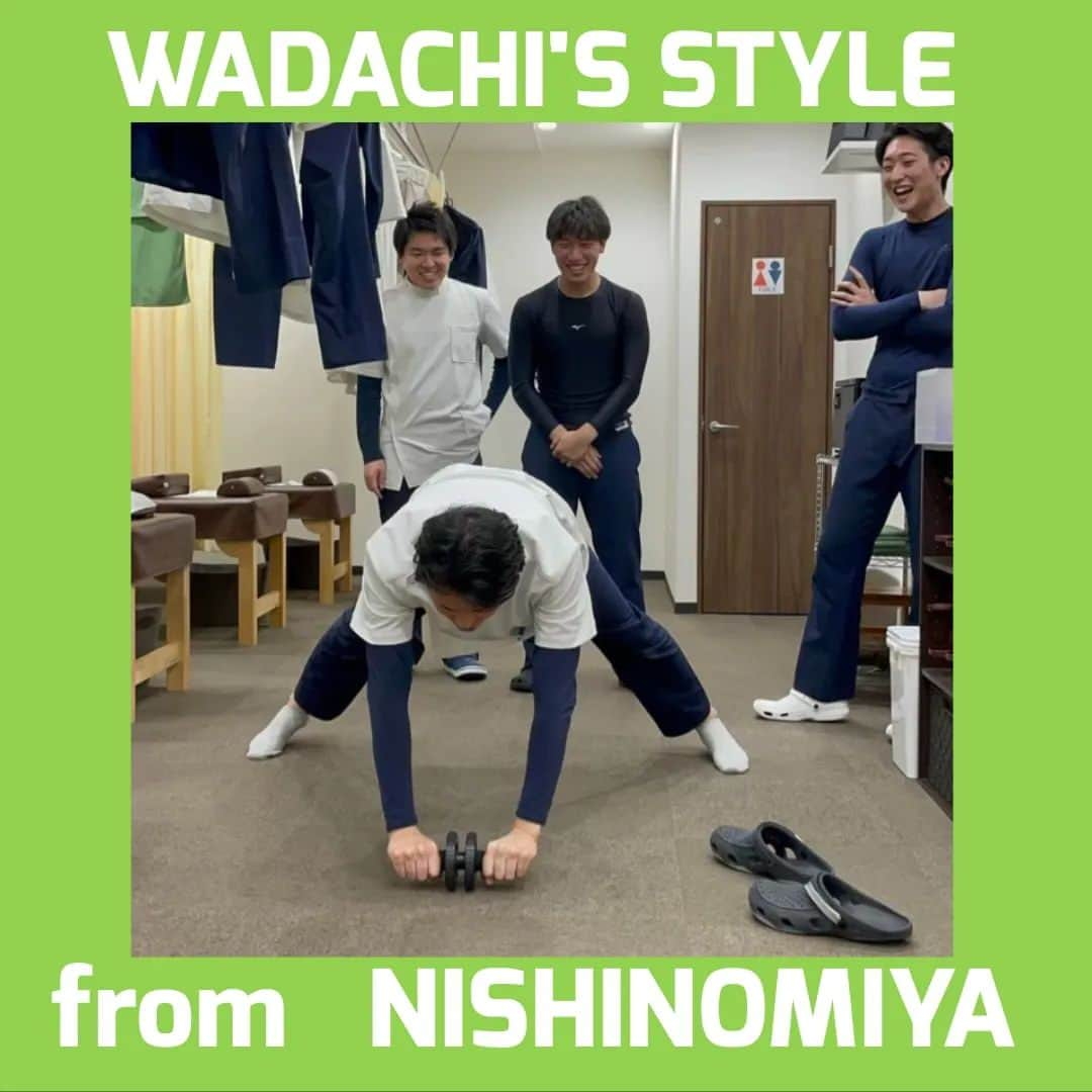 わだち整骨院グループさんのインスタグラム写真 - (わだち整骨院グループInstagram)「WADACHI'S  STYLE  NISHINOMIYA  わだちグループでは 先輩、後輩関係なく やる時はやる 全力100% そして 全力で楽しむ✌️  先輩でも、 後輩でも、 応援する時は 全力で応援🏳️  この関係性があるから 人は成長する🎵  これがわだちSTYLE‼️  #わだちグループ #西宮 #STYLE #柔道整復師 #鍼灸師 #治療家 #全力 #先輩 #後輩 #人間関係 #成長 #医療系 #専門学校 #大学 #就職 #採用 #新卒 #中途 #見学会 #エントリー #受付中」7月23日 13時54分 - wadachigroup