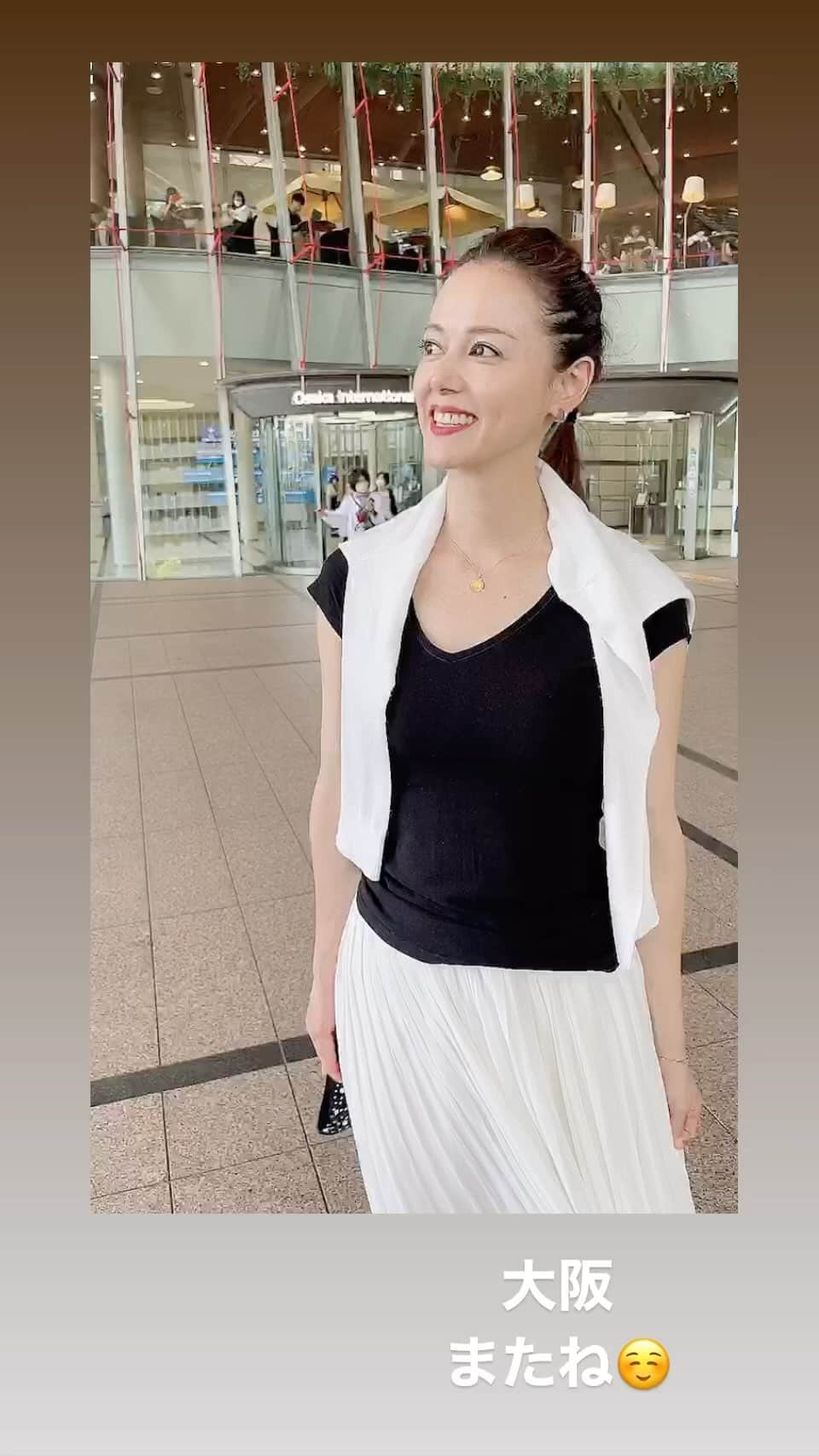 小田茜のインスタグラム：「大阪お仕事させていただきました。 蝉がミンミン鳴いてますw  お疲れ様でした！  #小田茜 #女優小田茜 #ヨガ #ハーバーライフ #プロテインドリンク #美容」