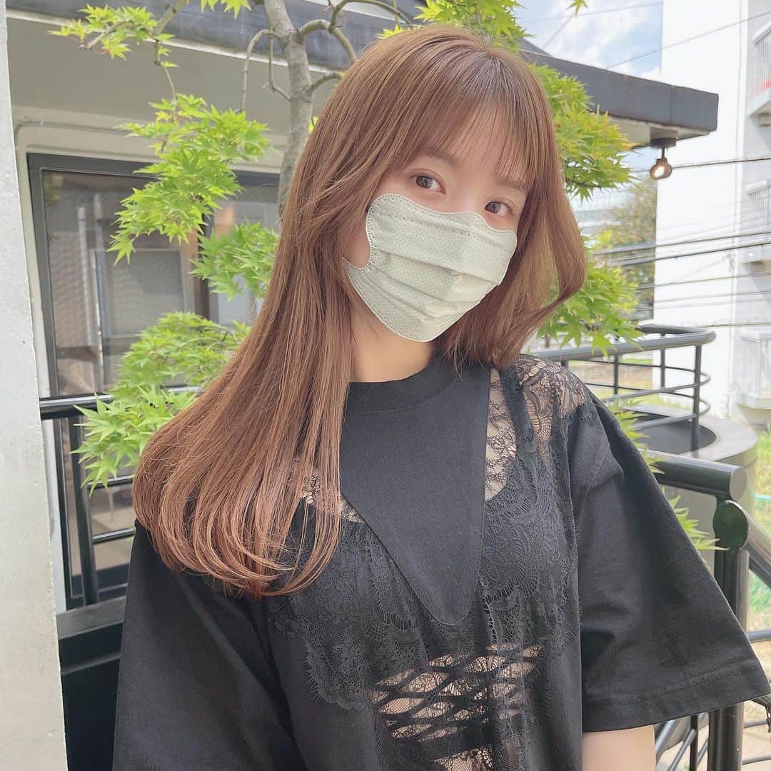 ひよんのインスタグラム：「💇‍♀️❤️  new color♡ #あま色ベージュ ☺️！ @six_mayashoji ちゃんにお願いしてみてね💓  いつもありがとうございます❤️  #ヘアカラー #ヘアスタイル #ヘアアレンジ」