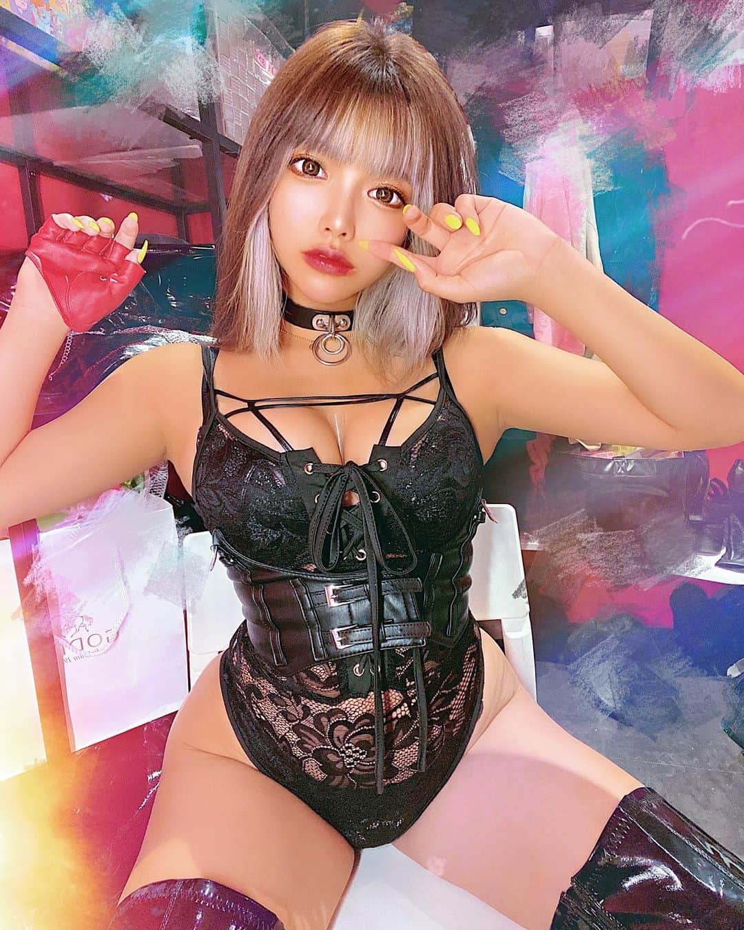Hiiroさんのインスタグラム写真 - (HiiroInstagram)「やっほ〜🖤  ルナグランデさんに行ってきました〜🤍 @__luna001   今回も二の腕をハイパーナイフと脂肪溶解導入をしてもらったよん❤️‍🔥  🔸脂肪溶解導入は医療でも使われてる脂肪溶解液を 音響振動🔊と近赤外線💞で脂肪が気になる箇所にあてて脂肪を溶かして汗や尿として排出して細くするってゆう施術です‪🤍  今回も気持ちよすぎて寝てた💆‍♀️🍃  夏だし露出も増える時期なので 二の腕とか足とかお腹とか気になるって方 即効性あるから今からでも間に合いますよん👍💗  ひーろのインスタ見た❣️っていえば特典もあるみたいなので是非🥰 ・  ・  ・」7月23日 14時18分 - hiiro_prettywoman